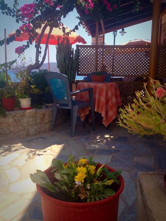 Spiros Apartments Livadia  Bagian luar foto
