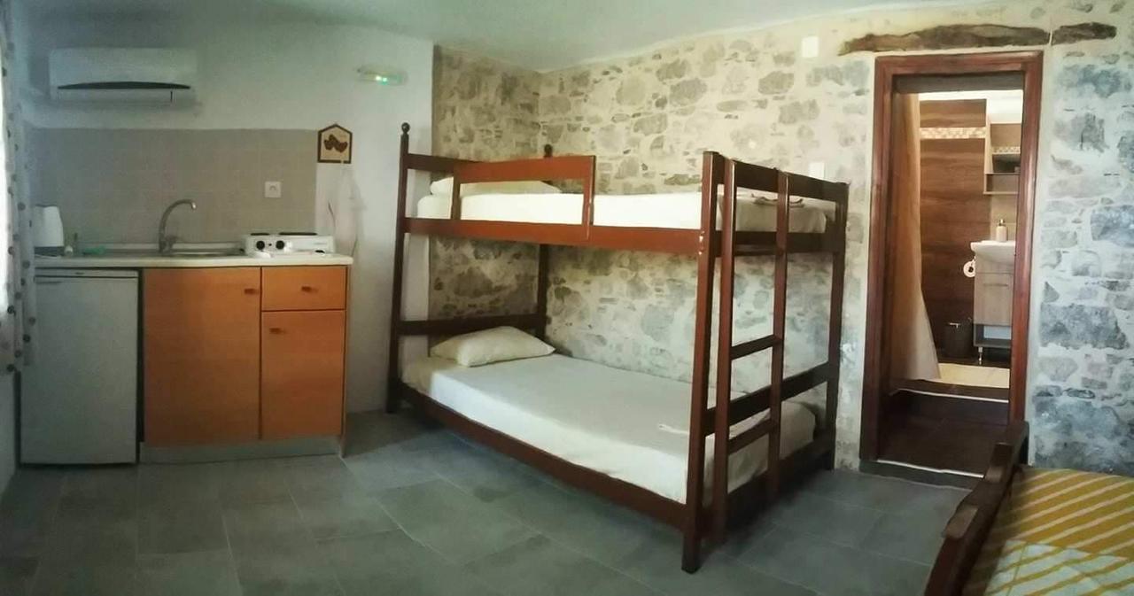 Spiros Apartments Livadia  Bagian luar foto
