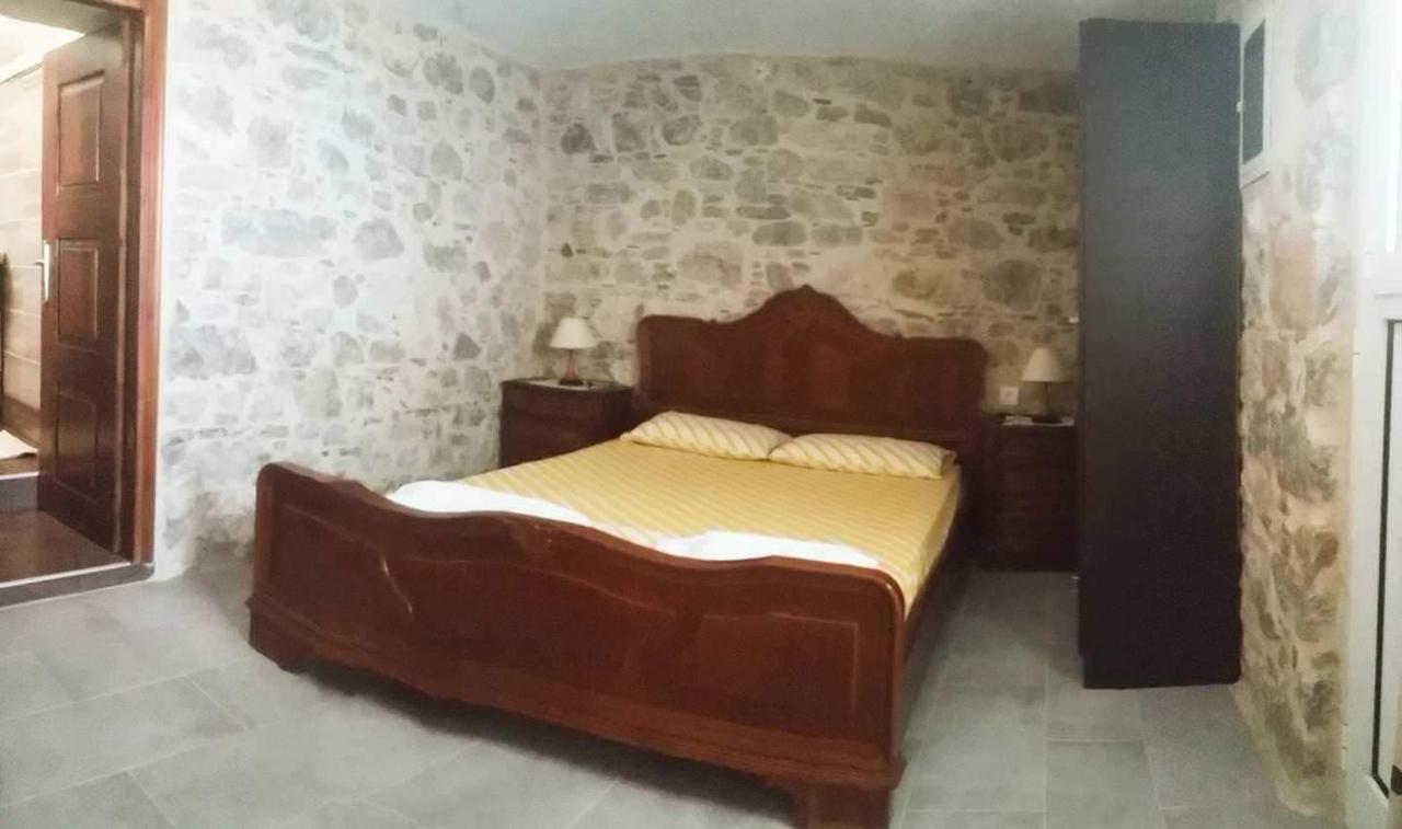 Spiros Apartments Livadia  Bagian luar foto